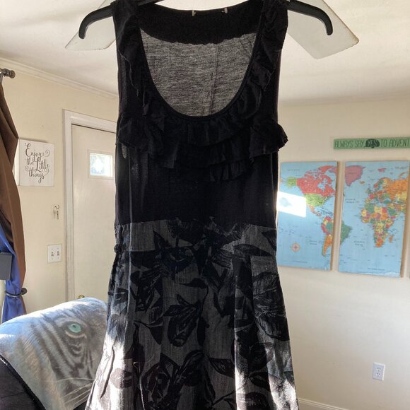 Small Women's Black and Silver Sleeveless Cocktail Dress - Picture 3 of 5